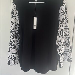 Chico's Black Top with white appliqué sleeves Chico‘s size 3 = XL New With Tags